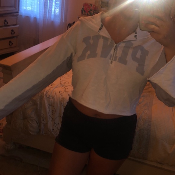 VS pink hoodie sweatshirt - Picture 2 of 3